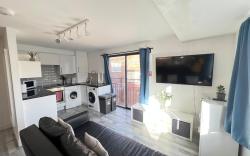 Cosy 2BR Apt near NTU & City Centre- FreeParking