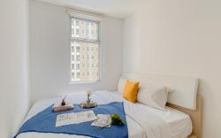 Basic 1BR at Apart Vittoria Residence By Travelio