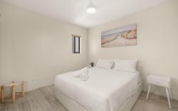 Central South Brisbane Stay with Pool Access