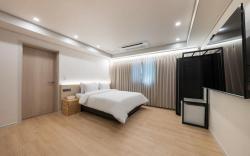 Mokpo Hotel Rest Peace Square Branch (REST HOTEL)