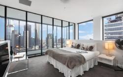 Incredible City Views in Convenient CBD Apartment