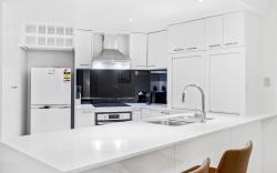 Comfy 2-Bed with Pool and Secure Parking