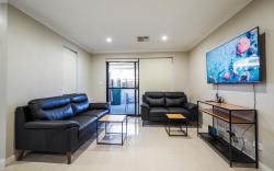 Gorgeous Family House near Shops