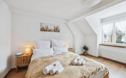 Idyllic old town by the lake 2 | Balcony I Parking