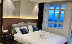 Twin Lakes Luxe Escape Scenic 2BR w/ Nature View