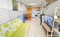 Strategic 2BR Capitol Apt w/ Pool, Gym, Wi-Fi