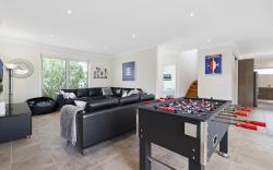 Seaside 3-Bed Home, Direct Beach Access