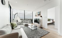 Stylish 2-Bed Unit with Views & Rooftop Access