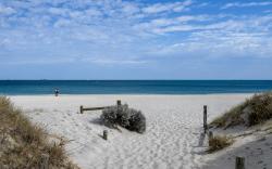 Stylish 2-Bed Unit with Views & Rooftop Access