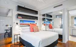 2-Bed Brisbane City Pad with Pool & Gym