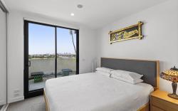 Bright City-View Retreat in the Heart of Preston