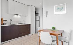 Central 1-Bed Apartment with Secure Parking