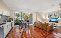 Stunning 2-Bed Unit with BBQ Patio near Dining