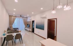 Spacious 2Bed Condo Suites w Jacuzzi Bath/Smart TV