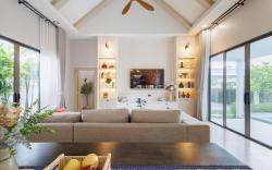 Pattaya 3-bedroom pool villa for 6 people