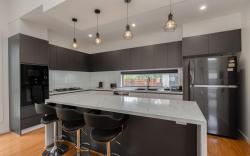 Spacious 5-Bed Family Home in Giralang