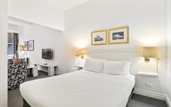 Inner-City Studio – Walk to Everything!