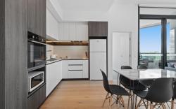 Generous 2-Bed Apartment with Great Amenities