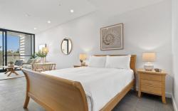 Chic Ground-Floor Studio Near Local Cafés