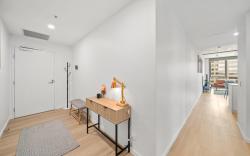 Bright 2-Bed Apartment with Gym, BBQ & Pool Access