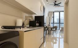 Luxury Minimalist KL City View @1min walk to Train