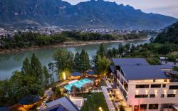 270度全景落地窗观景大床房