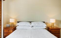 Charming 2-Bed Apartment with City Views