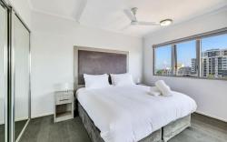 Stylish 1-Bed Darwin City Stay with Balcony Views