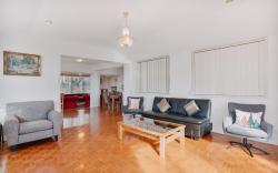 Restful Canberra Retreat in Spacious Terrace Home