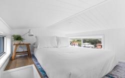 Cute 1-Bed Tiny House with Garden in Nature