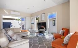 Spacious 3-Bed Townhouse Near Dromana Beach