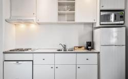 Bright 1-Bed Apartment Steps from Collins Street