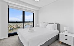 Brisbane High-Rise with Pool, Sauna & Gym Access