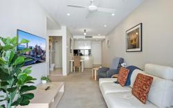 Cosy 1-Bed with River Views, Pool, Gym & BBQ