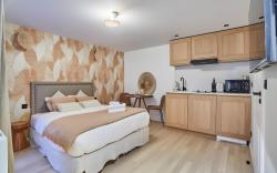 Charming air-conditioned studio in the heart of Mo