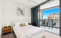 Brisbane 1BR with Pool, Spa, Sauna and Balcony