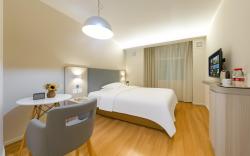 Homie Select · 2min to Metro · 25min to Tiananmen