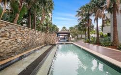 Sunny 2-Bed in Valley with Premium Amenities