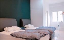 Haus 22 (Twin Bed for 2 with Share Bathroom)