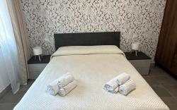 Camera con bagno condiviso B; Sweet Home Fleming