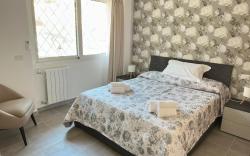 Camera con bagno privato A; Sweet Home Fleming