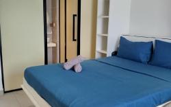 Deluxe Queen Studio with Balcony by ComfyAsia