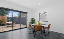 Sleek 2-Bed Terrace near Local Park
