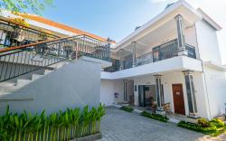 Crystal Flow Guest House & Apartment Canggu