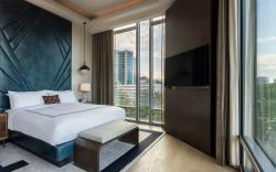 The Tess, Autograph Collection