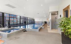 Executive Unit with Pool and Gym near Riverfront