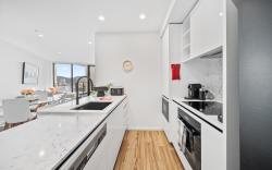Stylish 2-Bed Apartment in Canberra CBD
