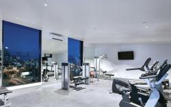 Chic 2-Bed Apartment with Balcony in Southbank