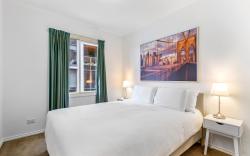 Chic 2-Bed Apartment near Albert Park & Chapel St