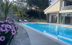 Coco Noir Luxury Villa